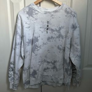 ‘2001’ tie-dye crewneck Dixie D’amelio